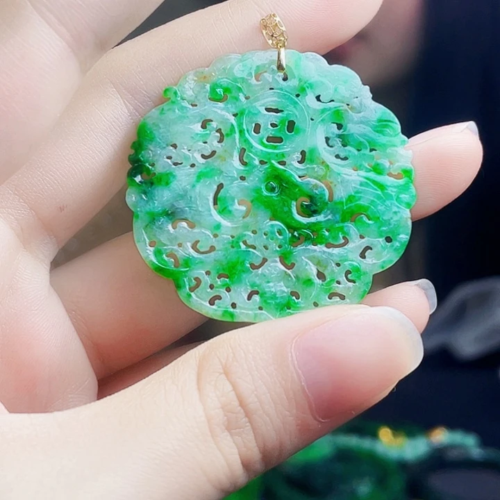 翡翠18K金镶嵌颈饰多样性