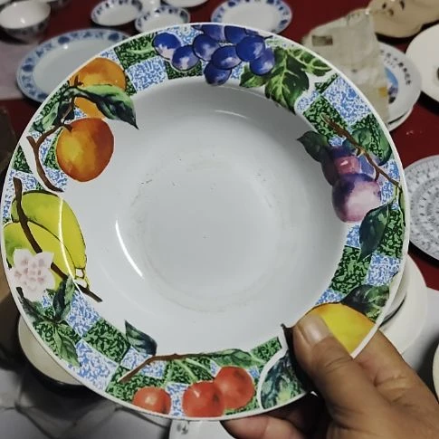 瓷片瓷片，各种摆件，均有瑕疵。沙锅！