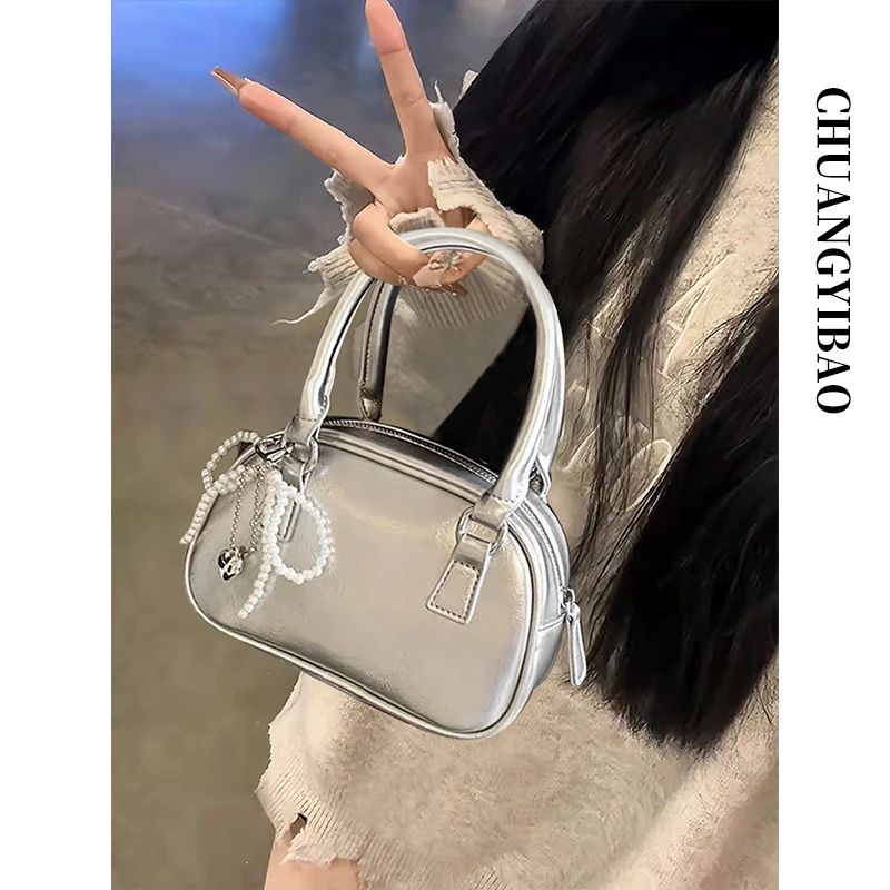 银色超火手提保龄球包包女2025新款春夏高级感轻奢小众设计斜挎包