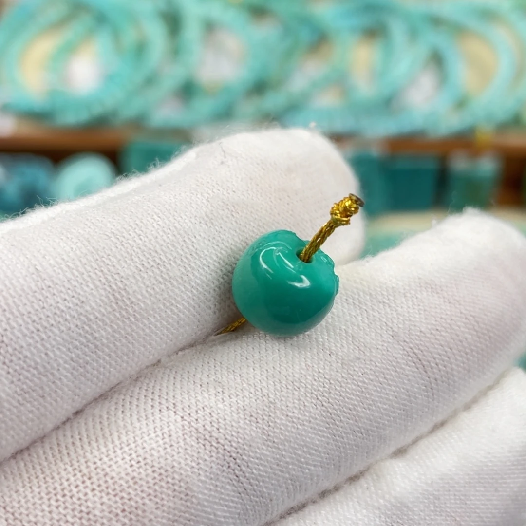 绿松石未镶嵌挂件