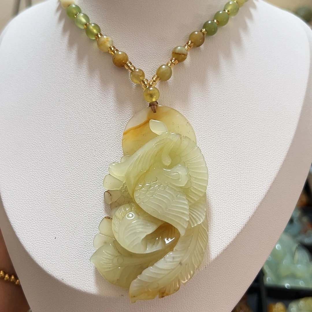 蛇纹石玉颈饰未镶嵌