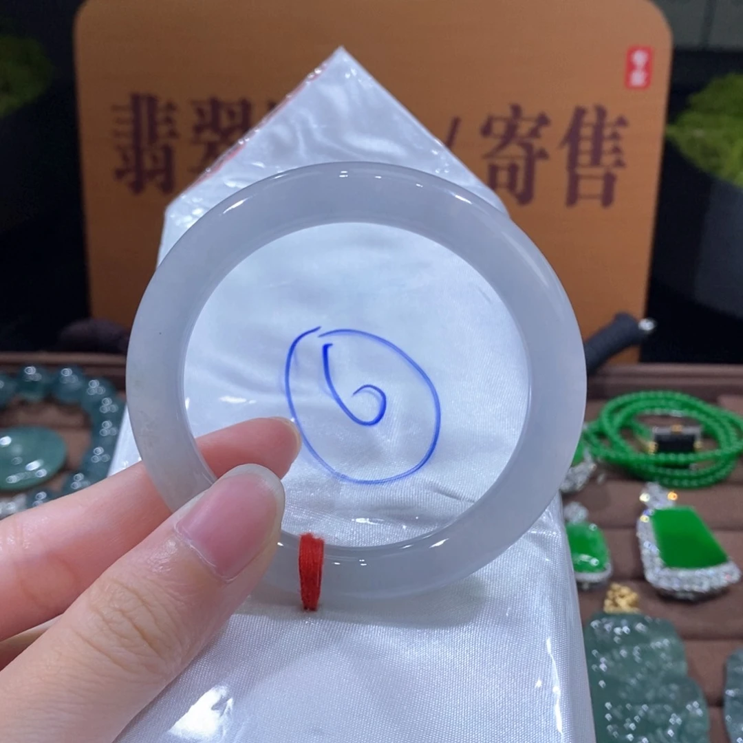 未镶嵌手镯翡翠白月光