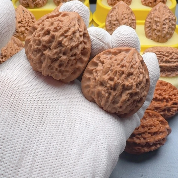 核桃38尺金牛文玩