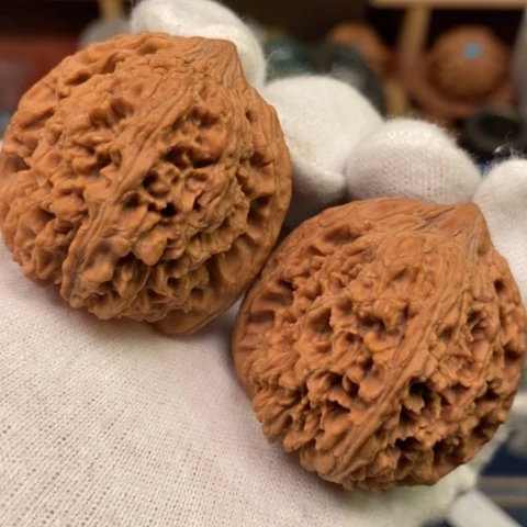 文玩核桃吊坠40全品白茬山地红皮一比一百花山