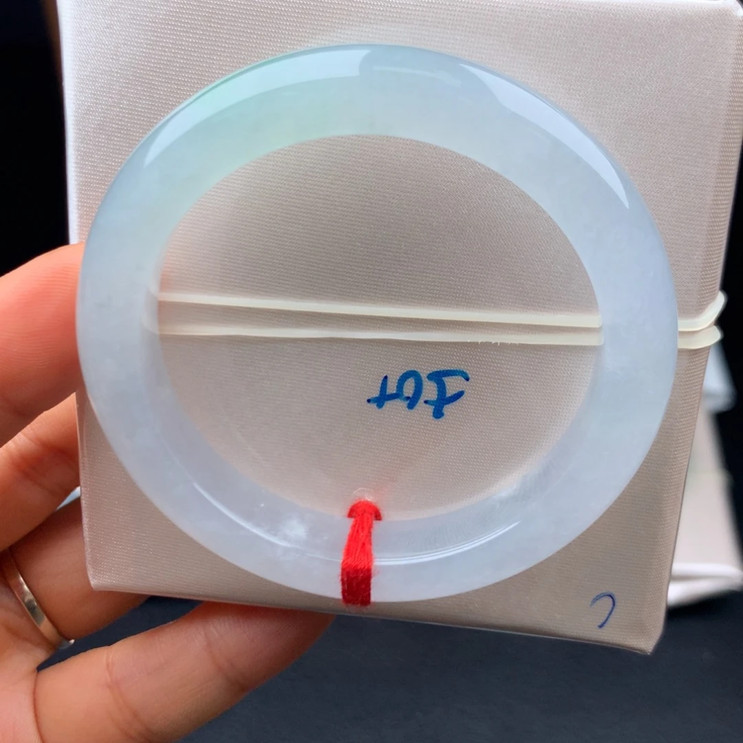 翡翠手镯未镶嵌冰飘一抹绿