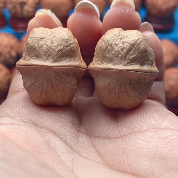 核桃精品文玩核桃手捻玉蝉