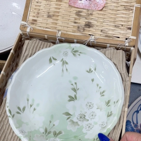 小***子金葡萄瓷器欢迎您