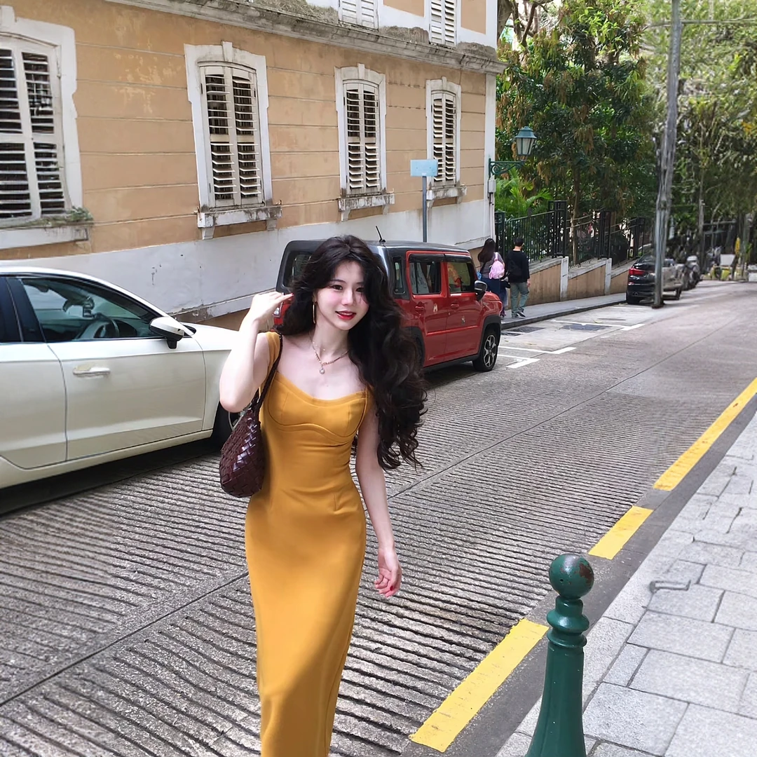 法式复古气质吊带连衣裙2025新款修身显瘦御姐气质显身材包臀长裙