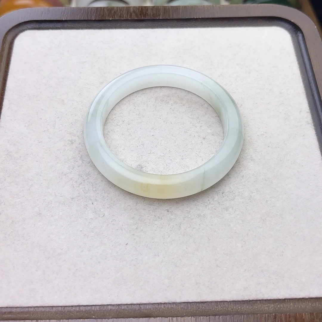 石英质玉（天山翠）未镶嵌手镯56圈口