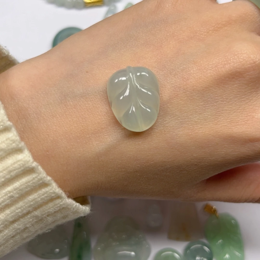 翡翠颈饰未镶嵌翡翠肉肉小叶子