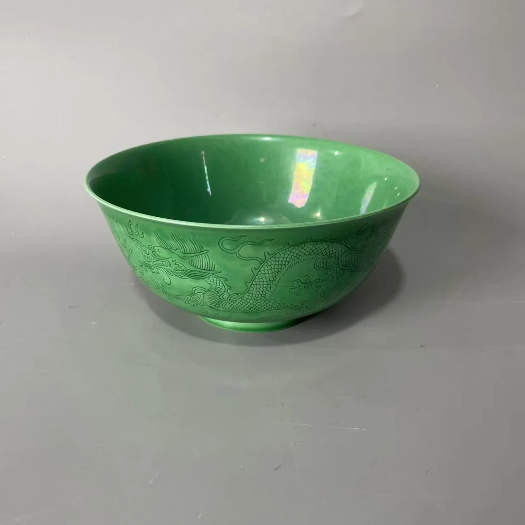 绿釉暗刻双龙赶珠纹碗