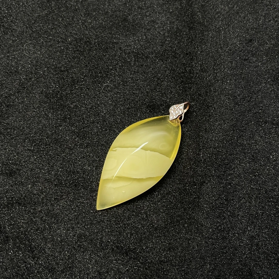 s924天然蜜蜡手工叶子吊坠