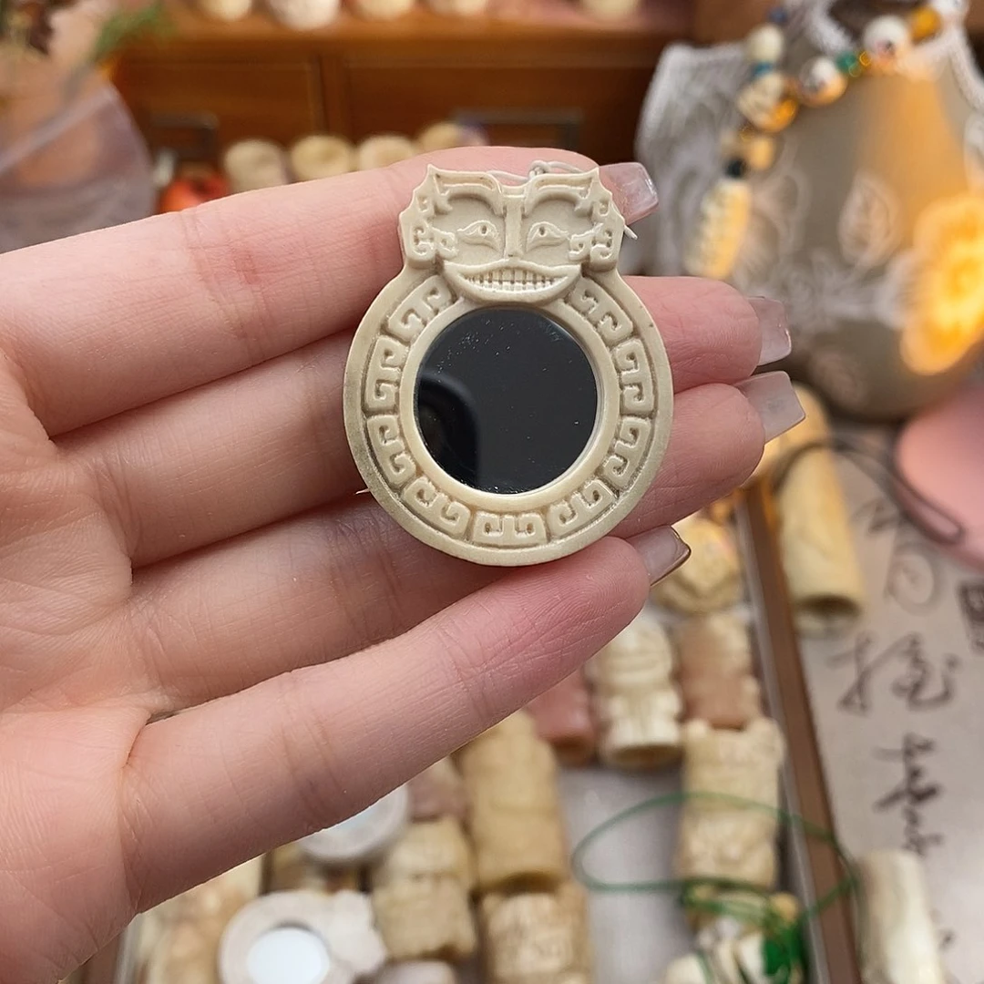 鹿骨把件M32鹿角雕刻的镜子