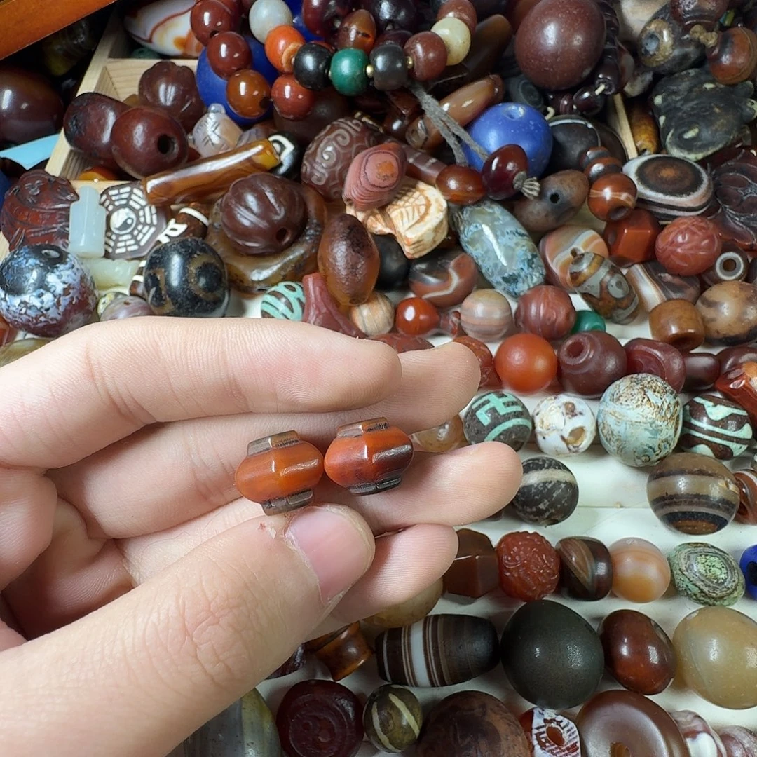 秋***离玛瑙/玉髓未镶嵌纯天然玛瑙珠子