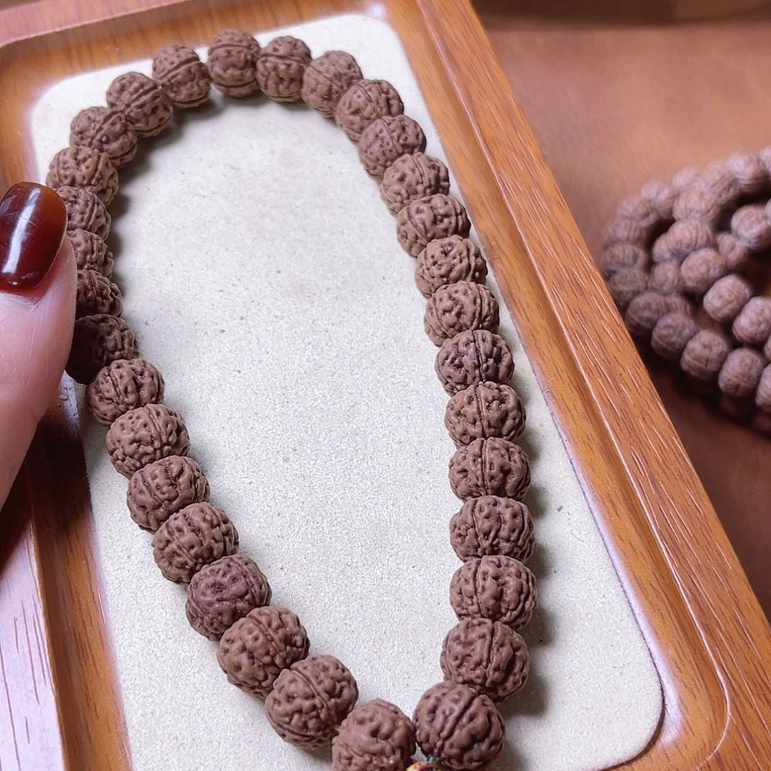 朴****文玩核桃吊坠老树王手持