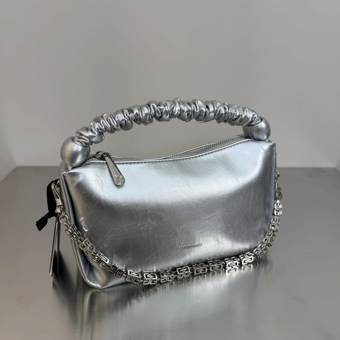 2025新款镂空链条女包时尚枕头包通勤斜挎包手提单肩包