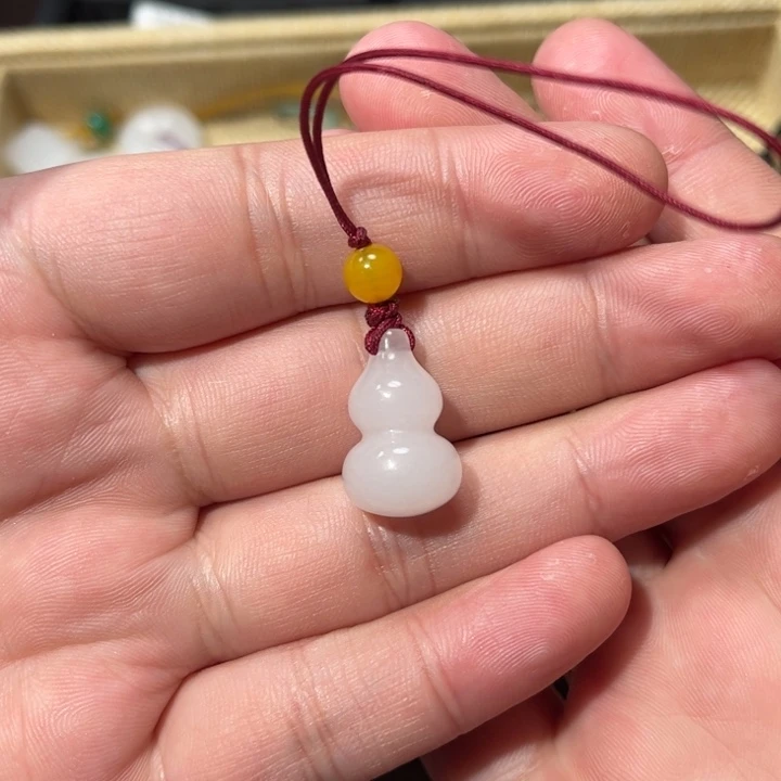 石英质玉（金丝玉）颈饰未镶嵌小*