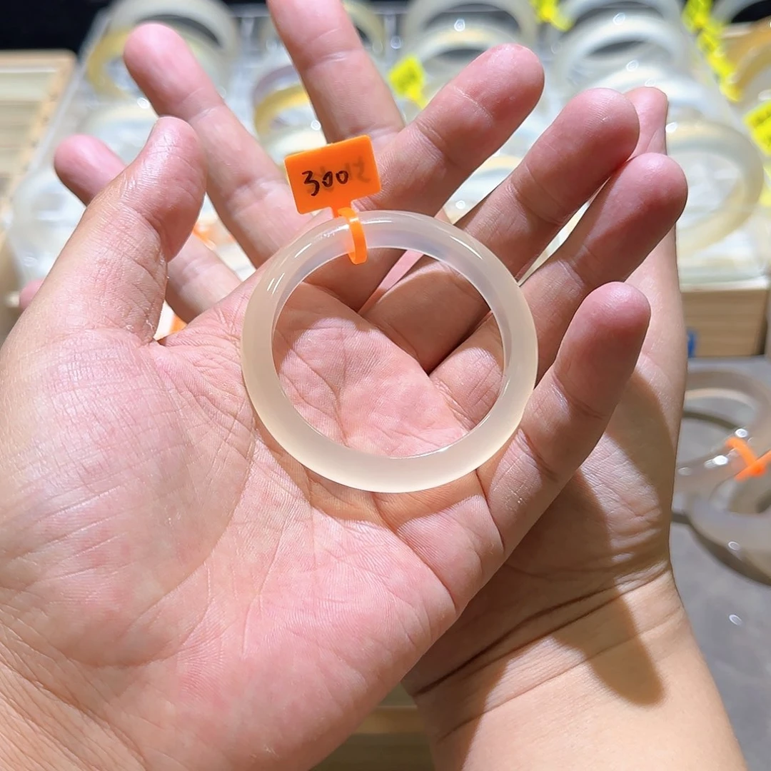 玛瑙/玉髓手镯未镶嵌海**姐