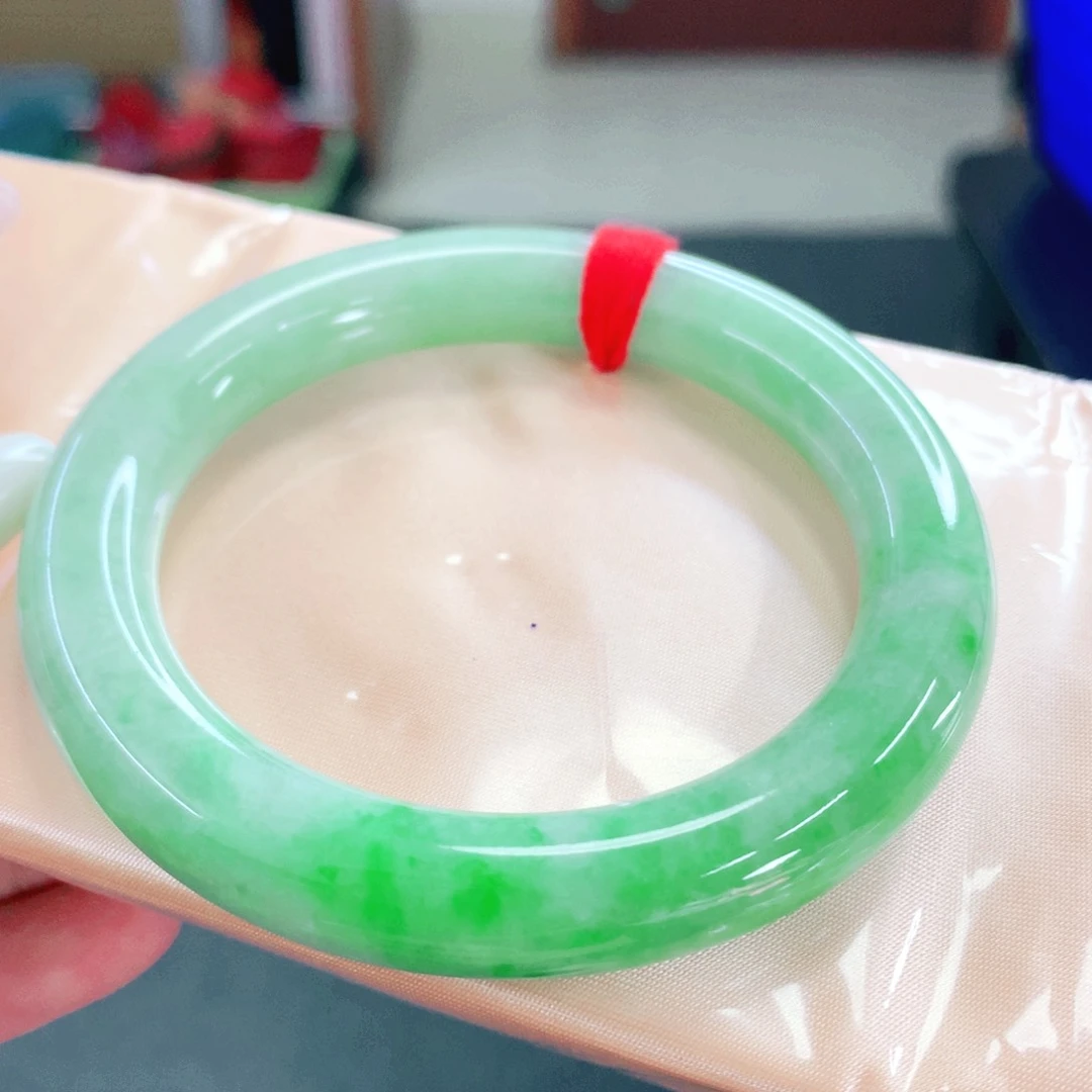 未镶嵌手镯翡翠54。