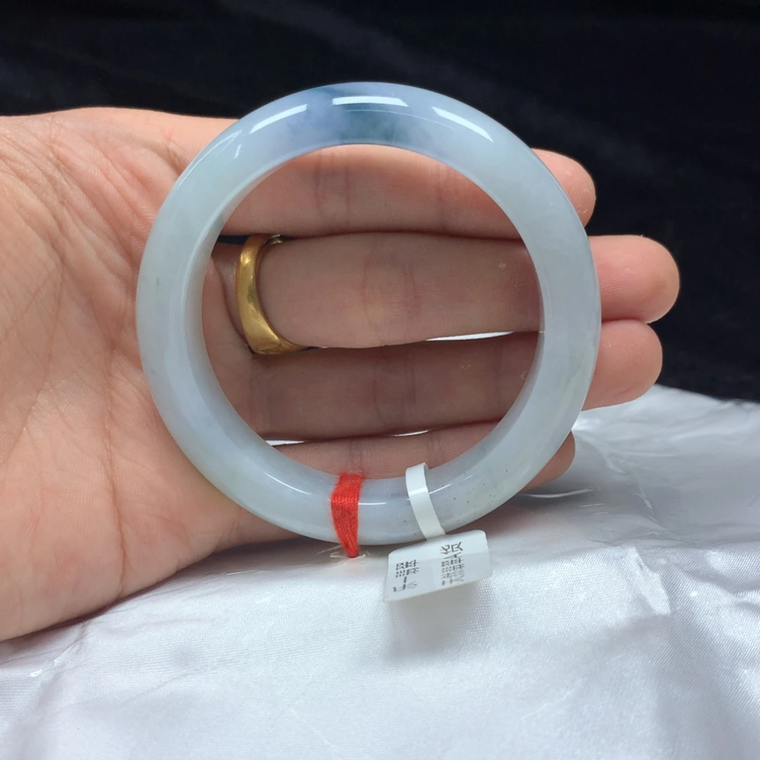 翡翠未镶嵌手镯（圆镯）52.6