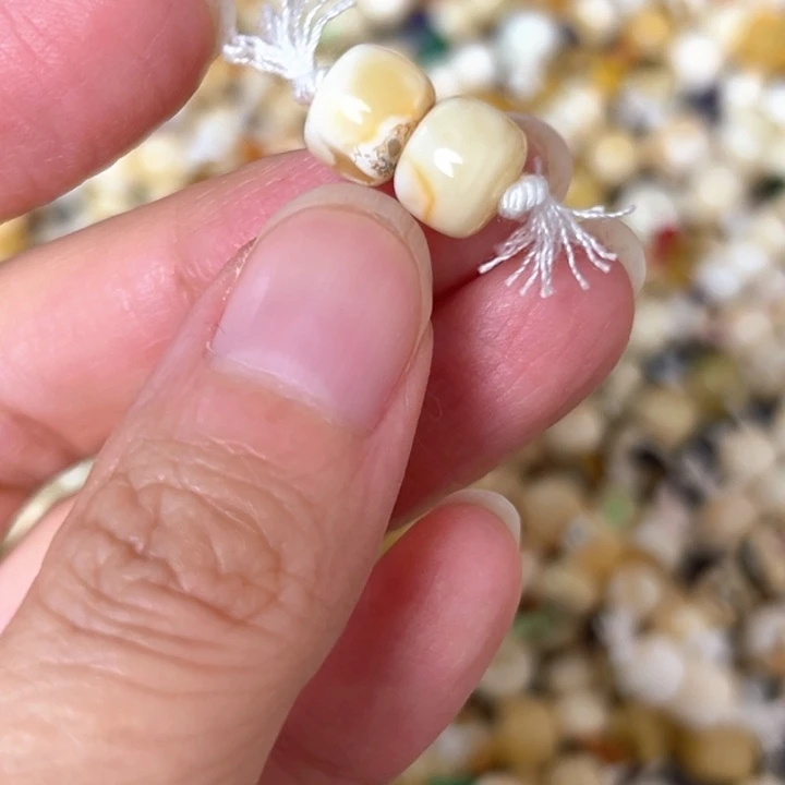 裸石蜜蜡未镶嵌8.6mm一对