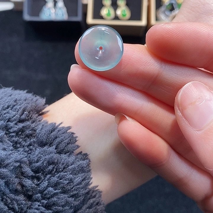 翡翠颈饰未镶嵌?**姐天然翡翠