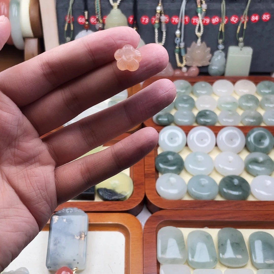 石英质玉未镶嵌颈饰