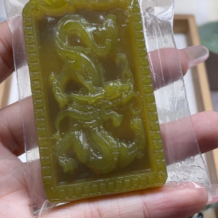 福***)蛇纹石玉未镶嵌颈饰