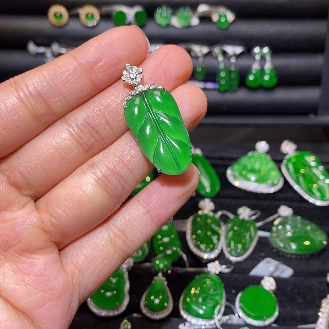 翡翠18K金镶嵌吊坠(不含链)叶子
