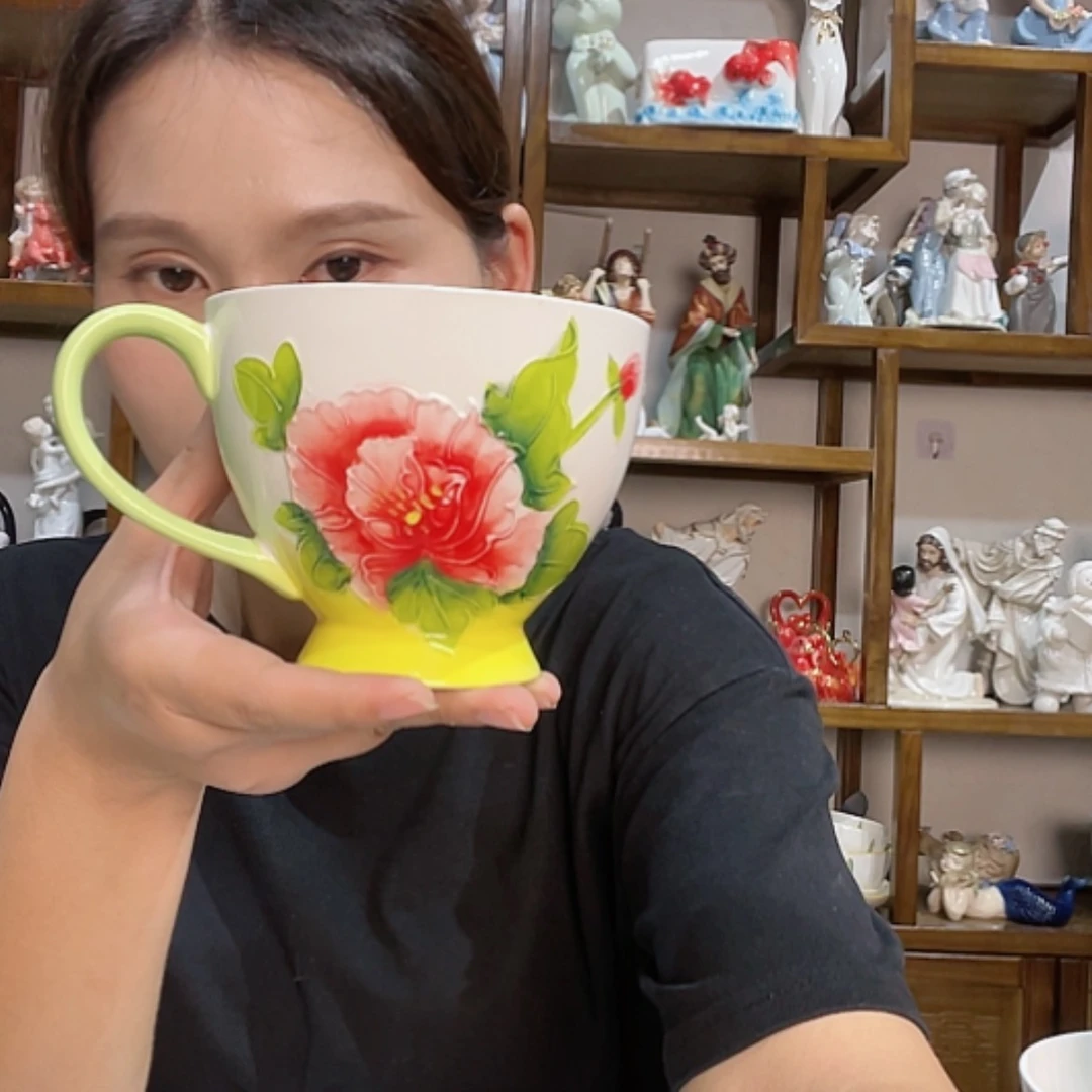 【闪购商品】盘花朵浮雕手绘手柄杯