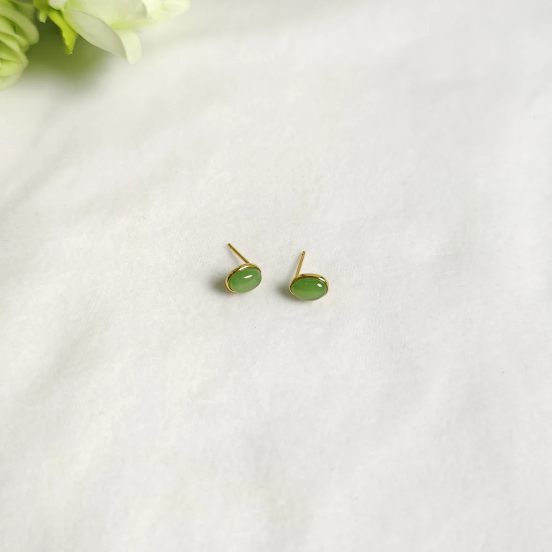 约5*7mm和田玉碧玉椭圆蛋面耳钉