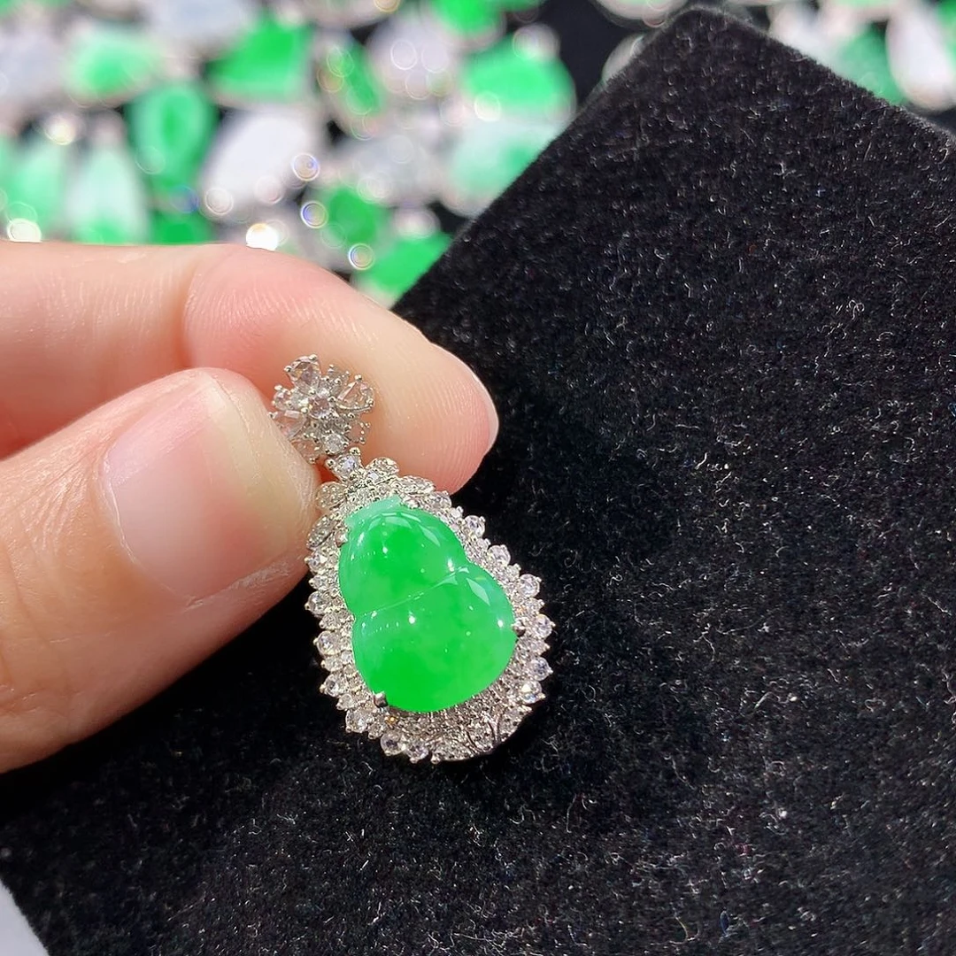 翡翠18K金镶嵌颈饰