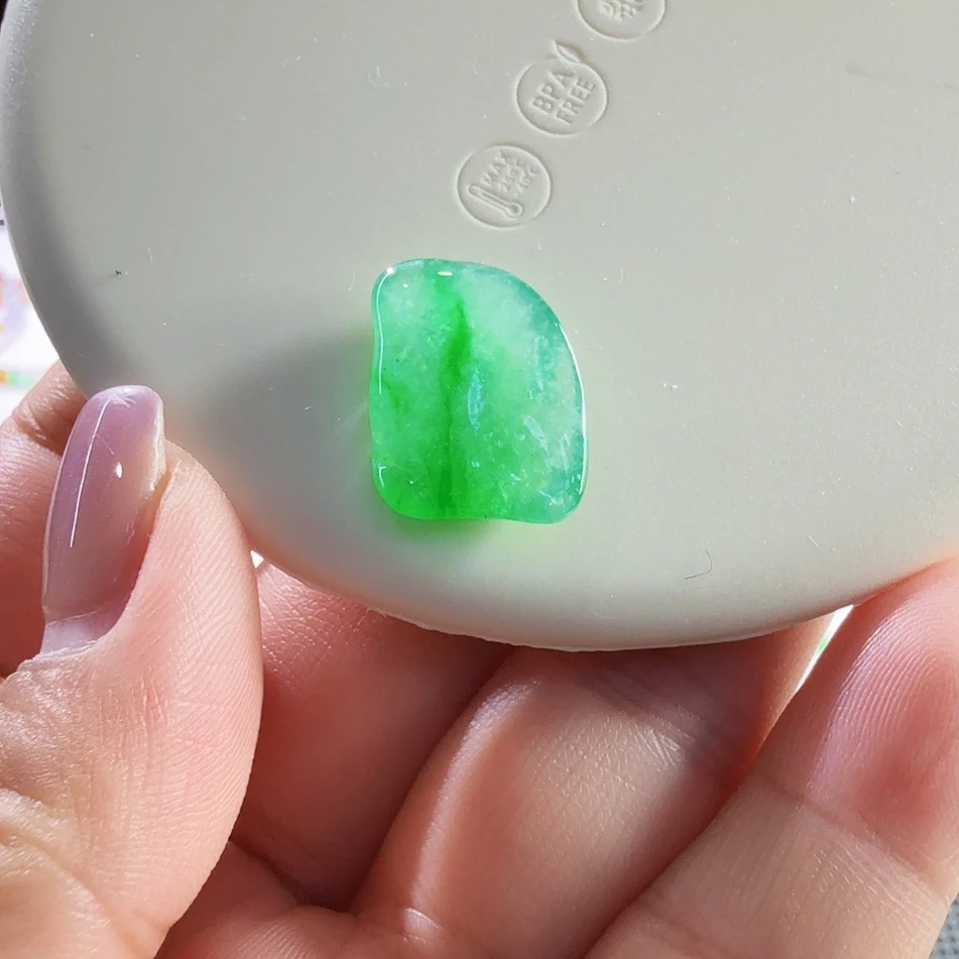 翡翠未镶嵌颈饰裸石