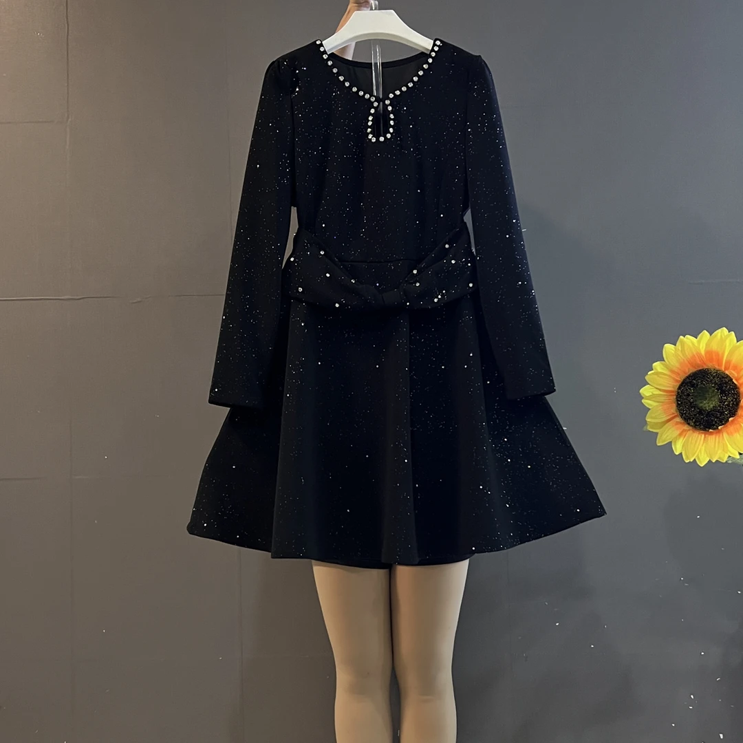 新款时尚重工圆领钉珠腰部蝴蝶结设计遮肉显瘦大码连衣裙