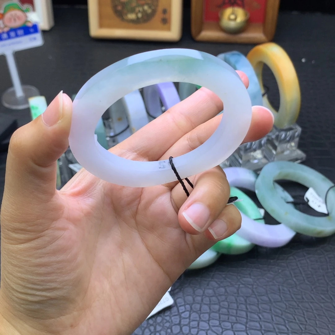 定制翡翠未镶嵌翡翠手镯