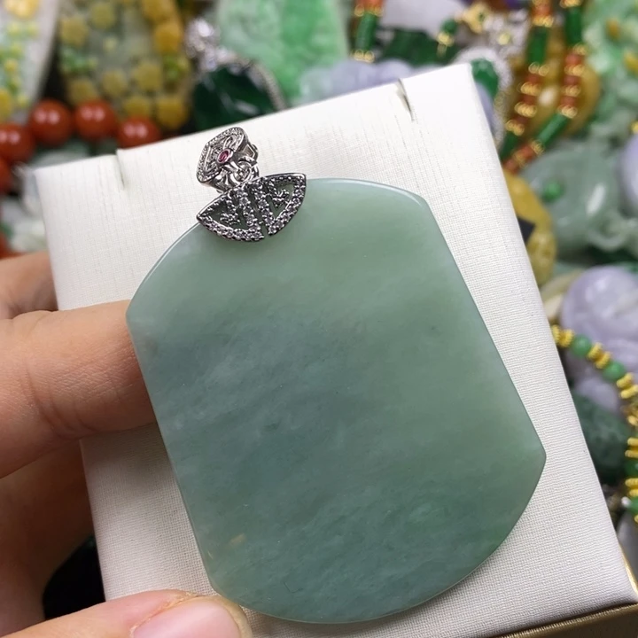 翡翠未镶嵌吊坠(赠链)