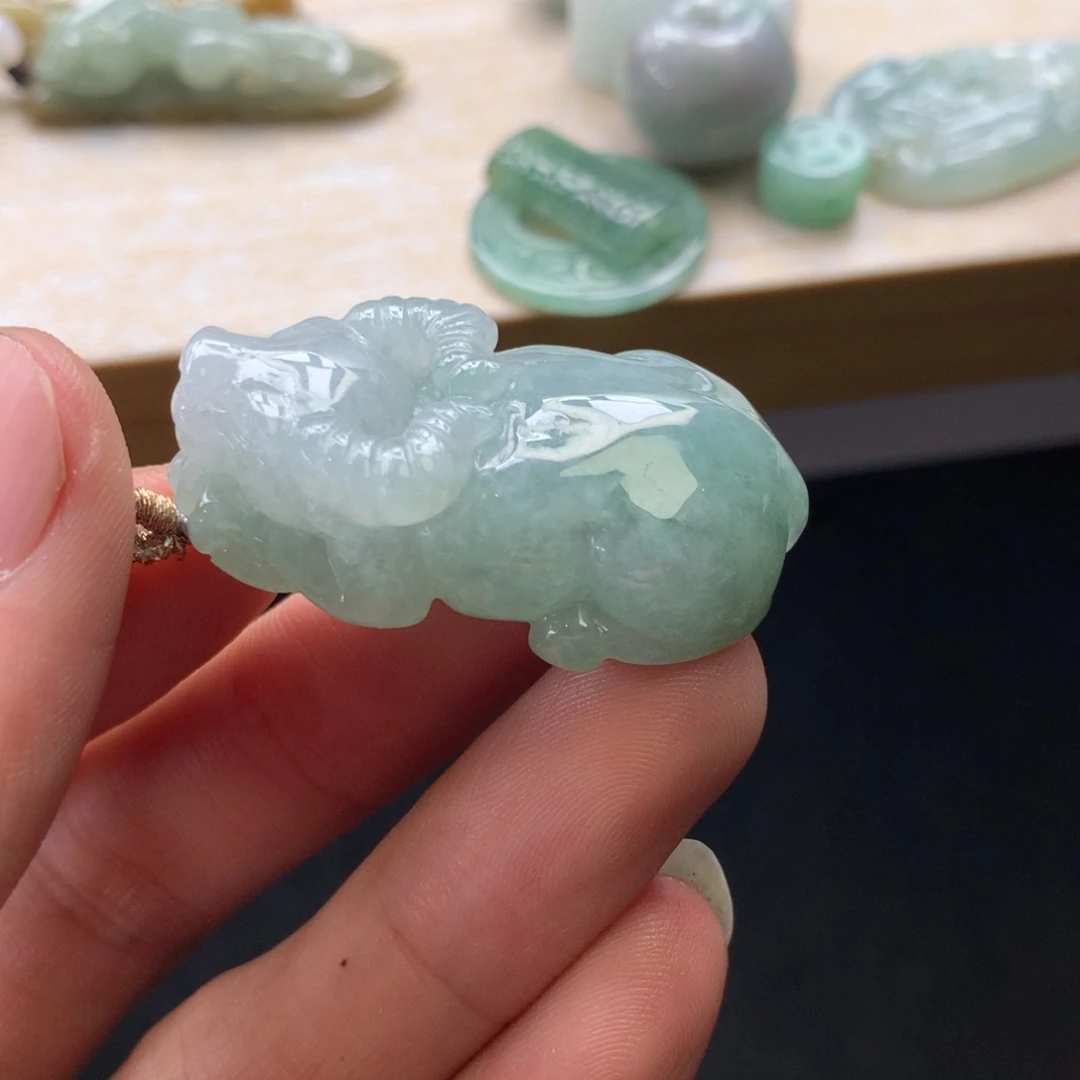 翡翠未镶嵌颈饰吊坠