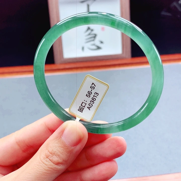 未镶嵌手镯翡翠圆镯