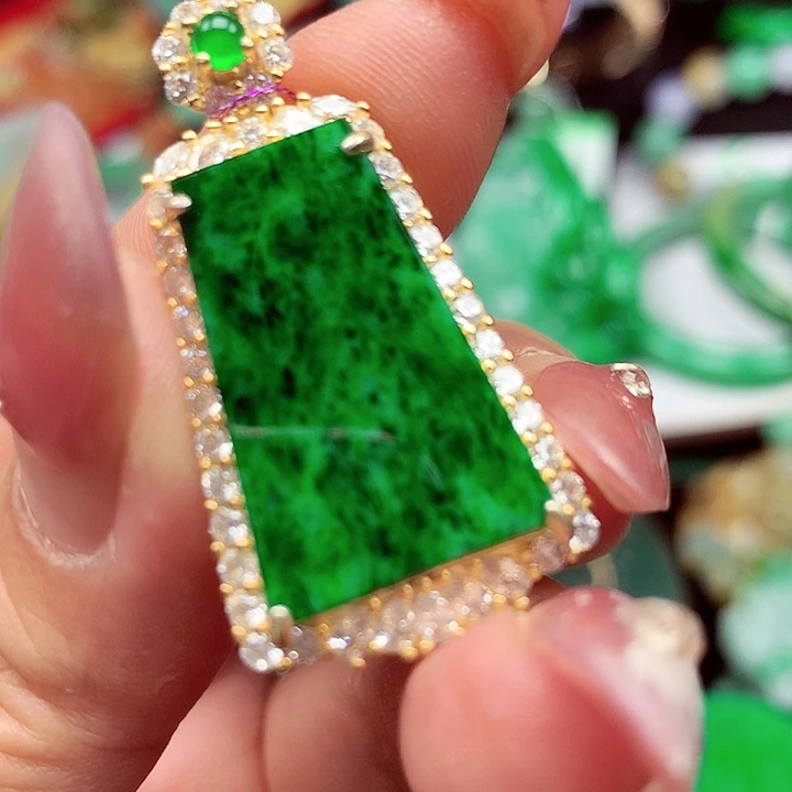 翡翠银S925镶嵌颈饰翡翠