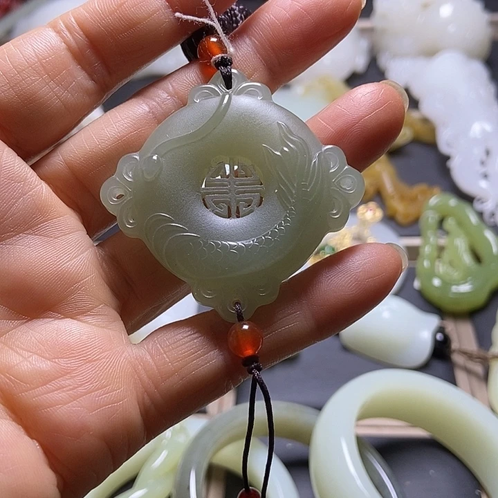 和田玉未镶嵌挂件