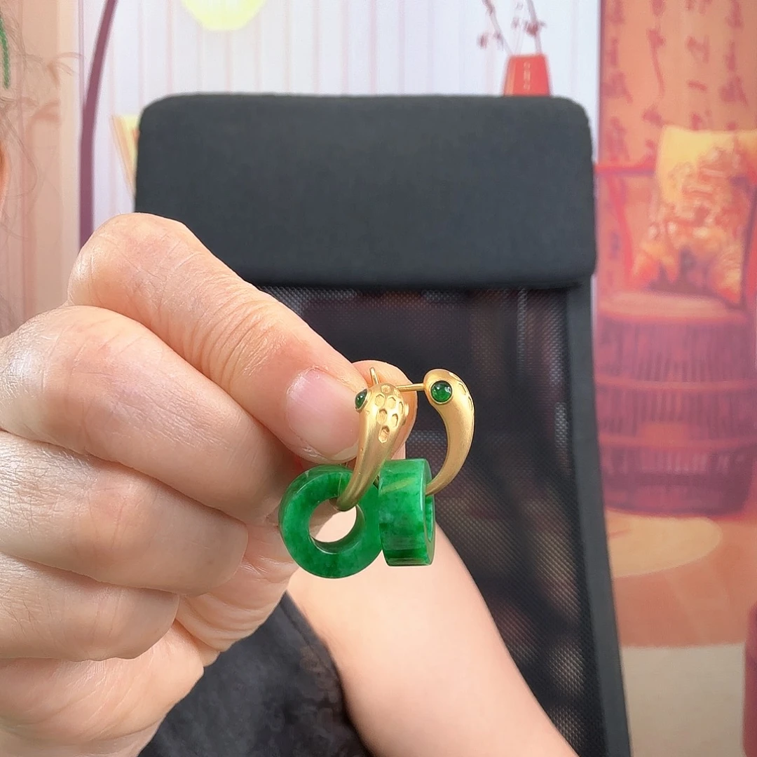 18K金镶嵌翡翠耳饰