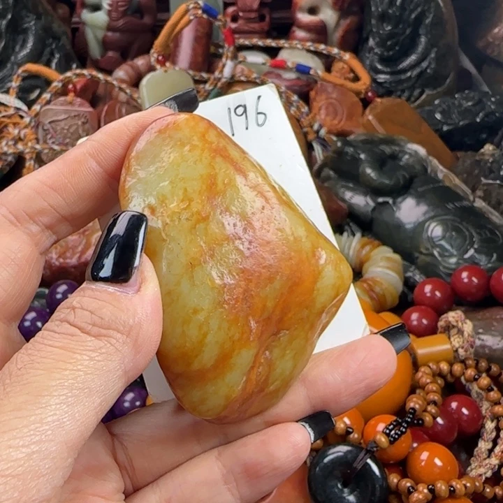 未镶嵌透闪石质玉珠宝奇石