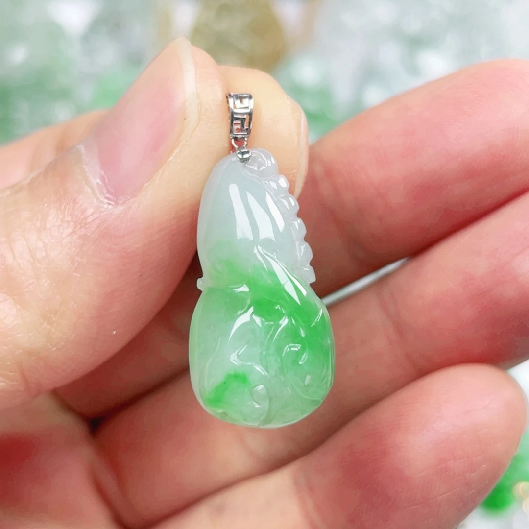 翡翠吊坠(不含链)18K金镶嵌