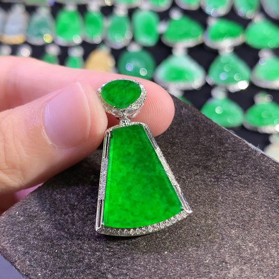 翡翠18K金镶嵌吊坠(赠链)