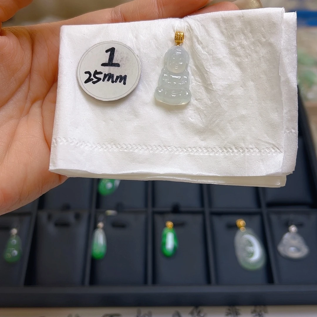 翡翠颈饰18K金镶嵌翡翠