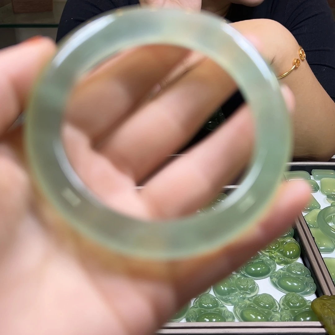 蛇纹石玉未镶嵌吊坠