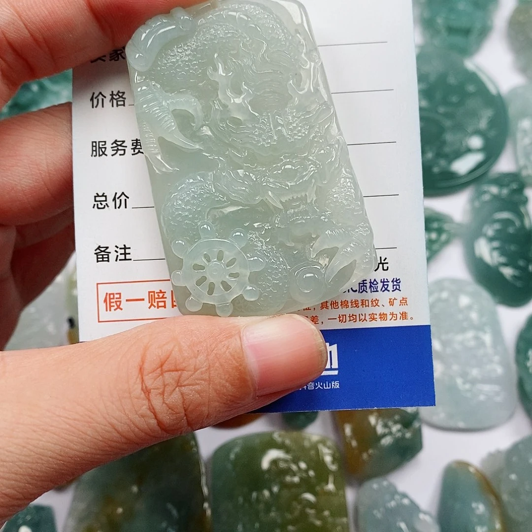 颈饰未镶嵌翡翠龙牌