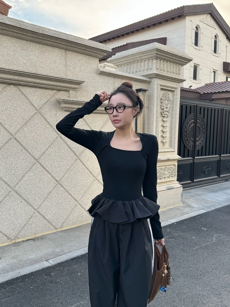 黑色方领打底衫女内搭洋气秋季2025新款秋冬法式露锁骨长袖上衣