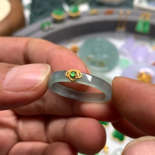 翡翠颈饰未镶嵌翡翠