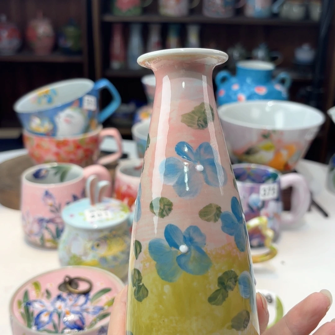景德镇手绘高温釉下彩陶瓷茶具。